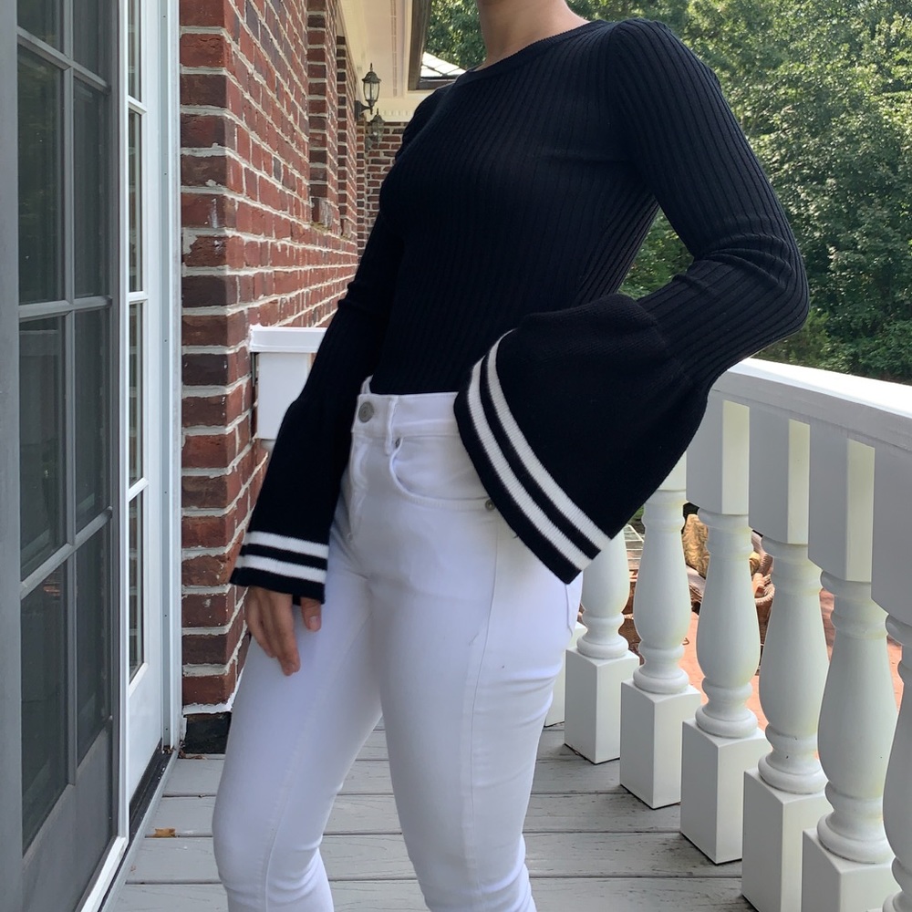 Black ribbed flare sleeved sweater!